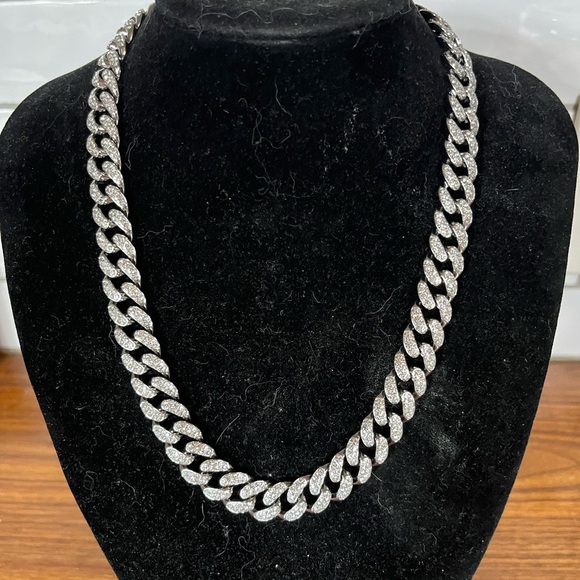 Bold Silver Cuban Link Jewelry Necklace - Picture 1 of 3